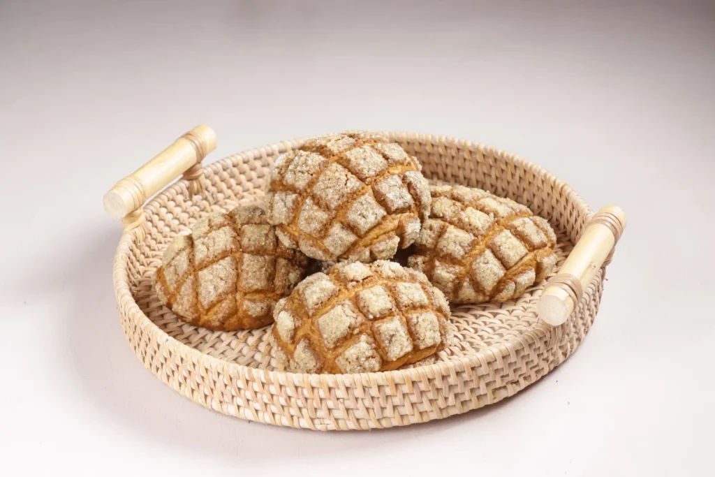 เมล่อนปัง (Melonpan): ขนมปังแสนอร่อยจากญี่ปุ่นที่คุณต้องลอง!