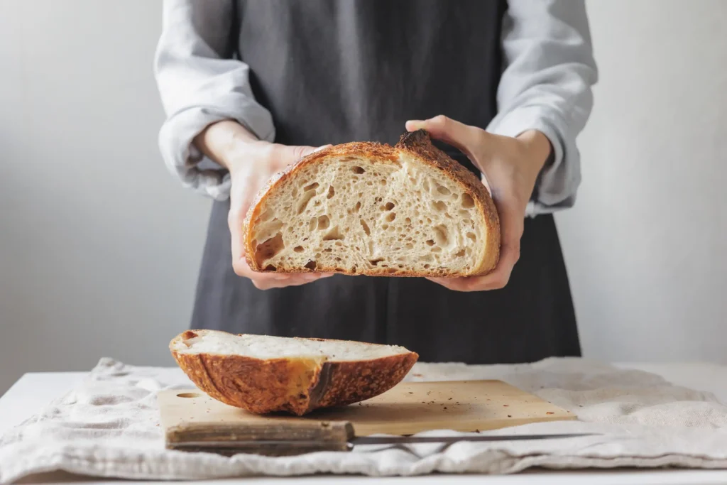 ขนมปังซาวร์โดว์ (Sourdough) คืออะไร? ทำความรู้จักกับขนมปังหมักธรรมชาติ